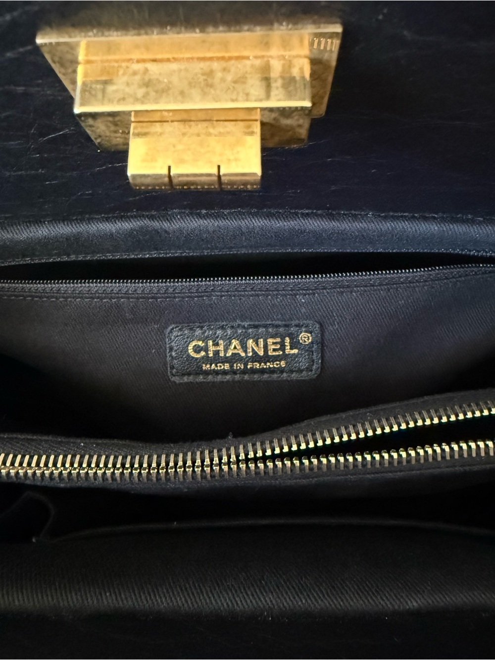 CHANEL Quilted Shoulder Bag in Black with Gold Hardware - Picture 6 of 8